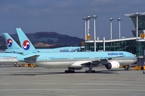 KOREAN AIR BOEING 777 300 ICN RF 1684 30.jpg