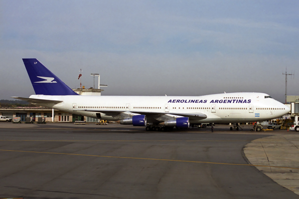 AEROLINEAS ARGENTINSA BOEING 747 200 EZE RF 1724 33.jpg