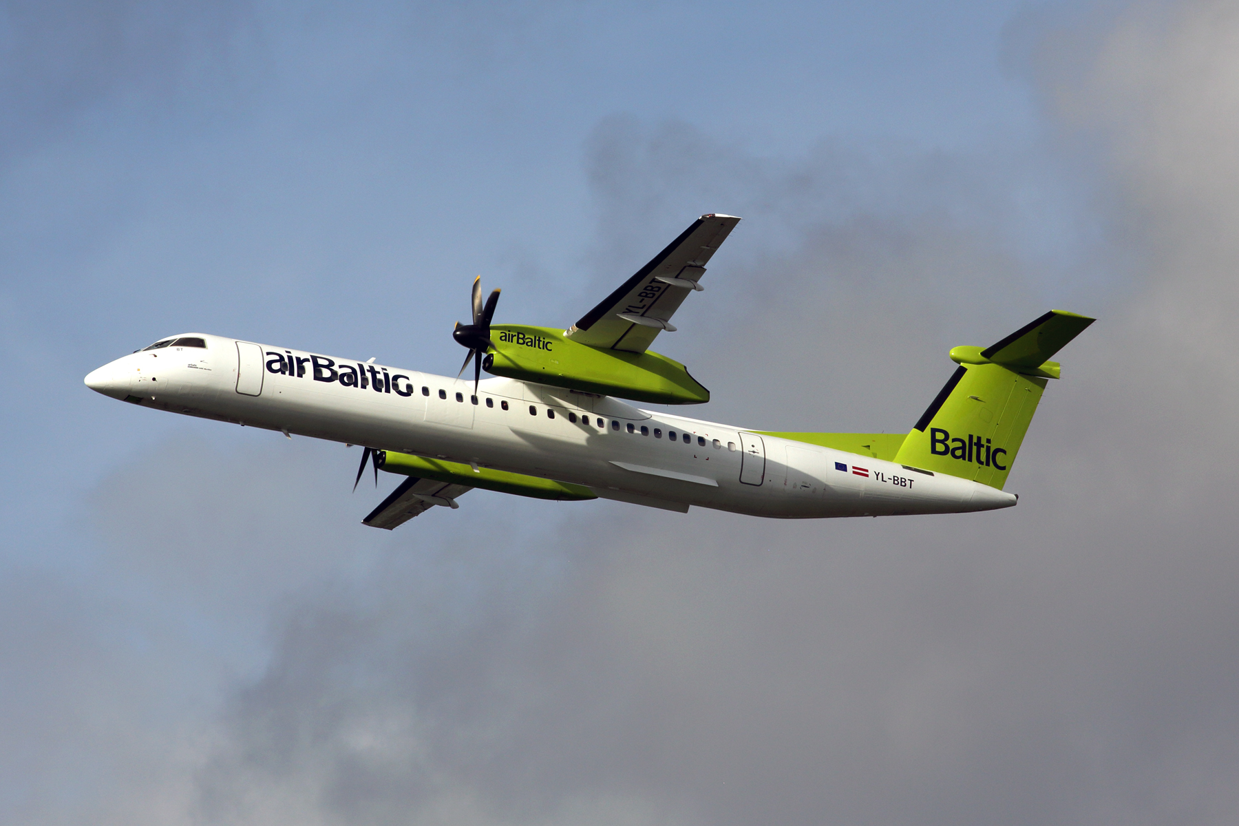 AIR BALTIC DASH 8 400 DUS RF 5K5A2715.jpg