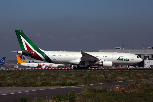 ALITALIA AIRBUS A330 200 FCO RF 5K5A0991.jpg