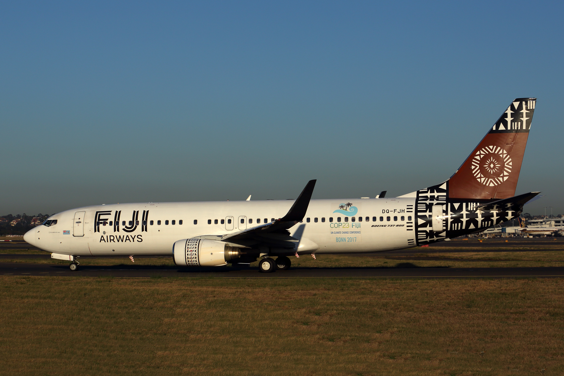 FIJI AIRWAYS BOEING 737 800 SYD RF 5K5A3068.jpg
