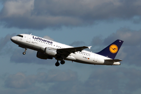 LUFTHANSA AIRBUS A319 LHR RF 5K5A1150.jpg