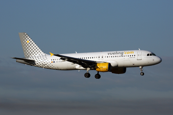 VUELING AIRBUS A320 MXP RF 5K5A1442.jpg