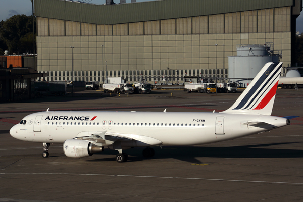 AIR FRANCE AIRBUS A320 TXL RF 5K5A1578.jpg
