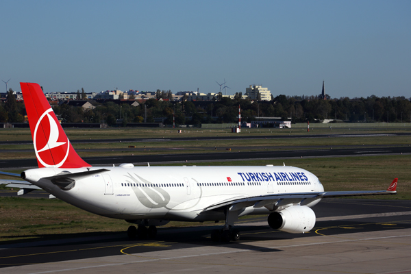 TURKISH AIRLINES AIRBUS A330 300 TXL RF  5K5A1798.jpg