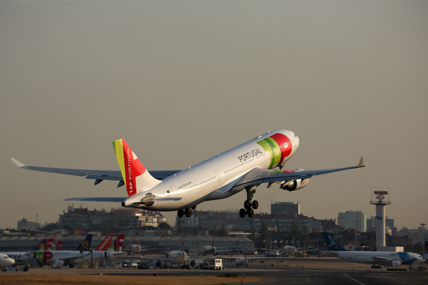 TAP AIR PORTUGAL AIRBUS A330 200 LIS RF 5K5A2198.jpg