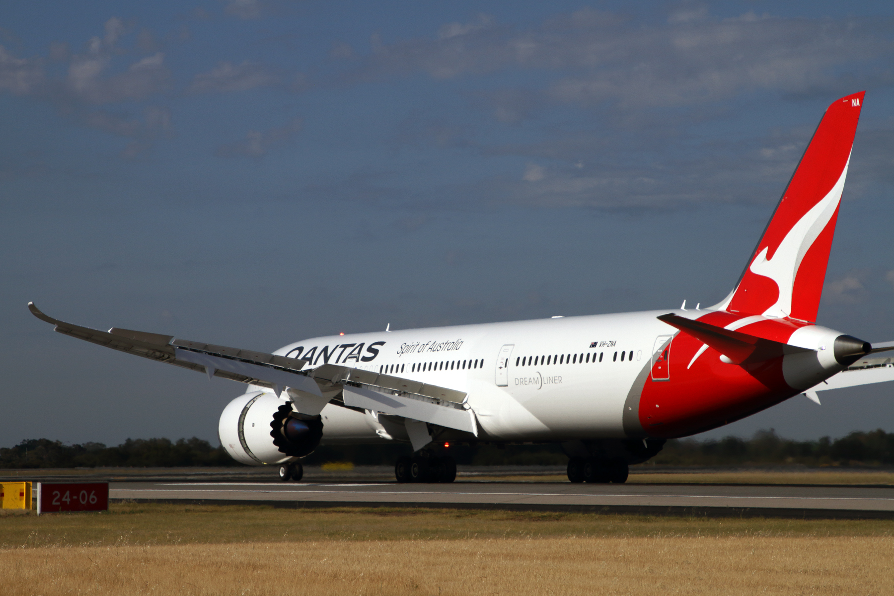 QANTAS BOEING 787 9 PER RF IMG_3185.jpg