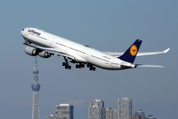 LUFTHANSA AIRBUS A340 600 HND RF 5K5A4175.jpg