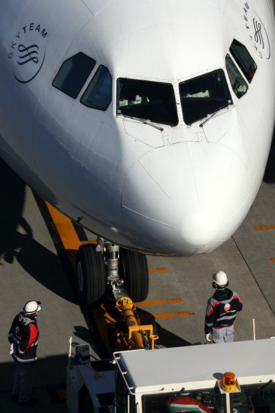 SHANGHAI AIRLINES AIRBUS A330 300 HND RF 5K5A4218.jpg