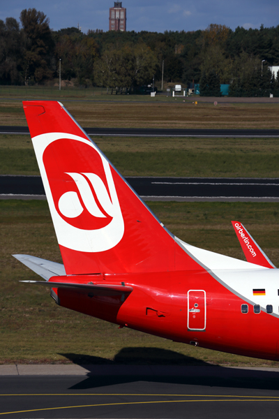 AIR BERLIN BOEING 737 700 TXL RF 5K5A1943.jpg