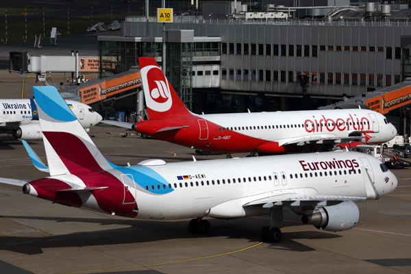 EUROWINGS AIR BERLIN A320s DUS RF 5K5A2695.jpg