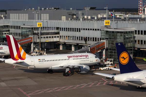 GERMANWINGS LUFTHANSA AIRCRAFT DUS RF K5A2803.jpg