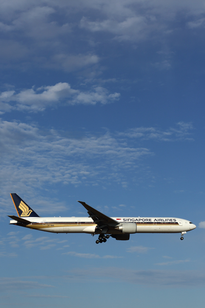 SINGAPORE AIRLINES BOEING 777 300ER MEL RF 5K5A3482.jpg