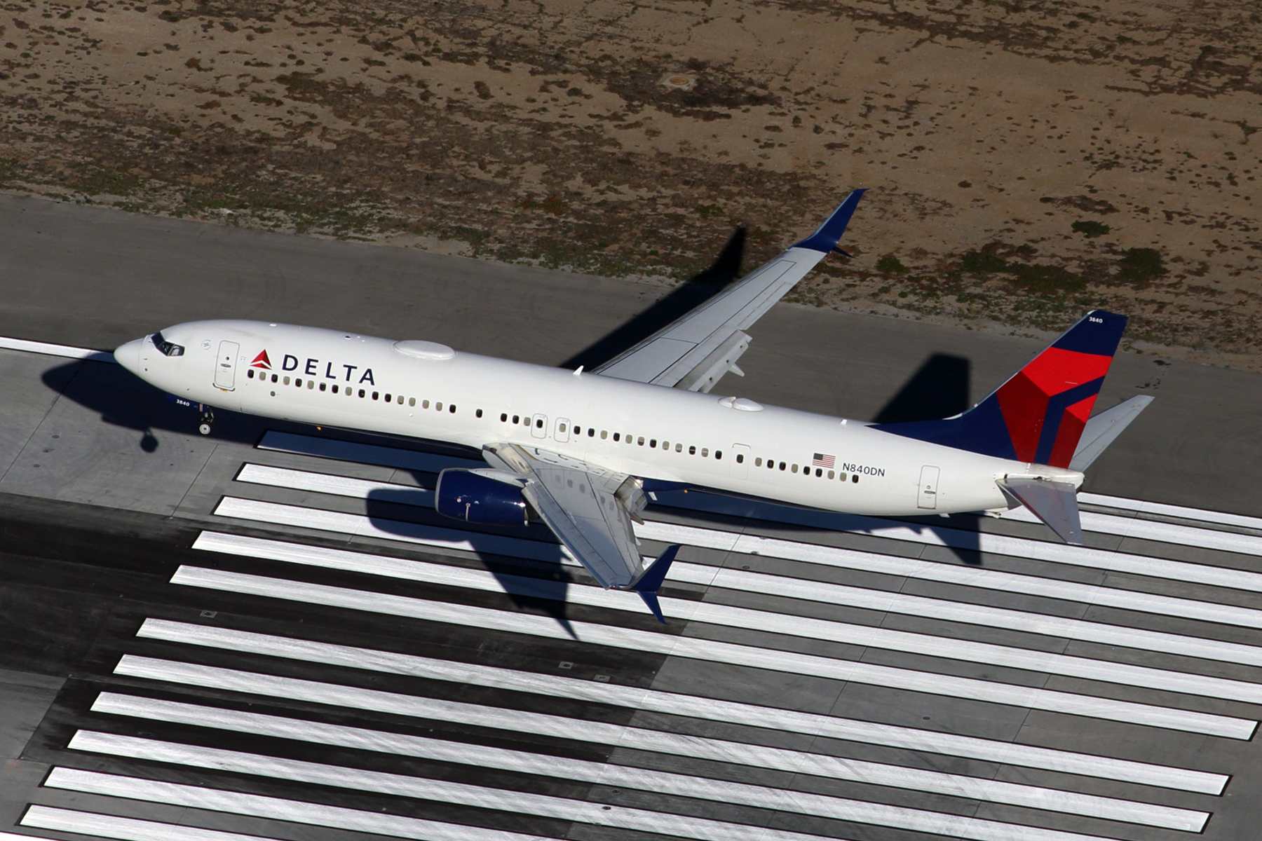 DELTA BOEING 737 800 LAX RF 5K5A5075.jpg