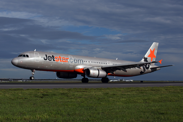 JETSTAR AIRBUS A321 BNE RF 5K5A4379.jpg