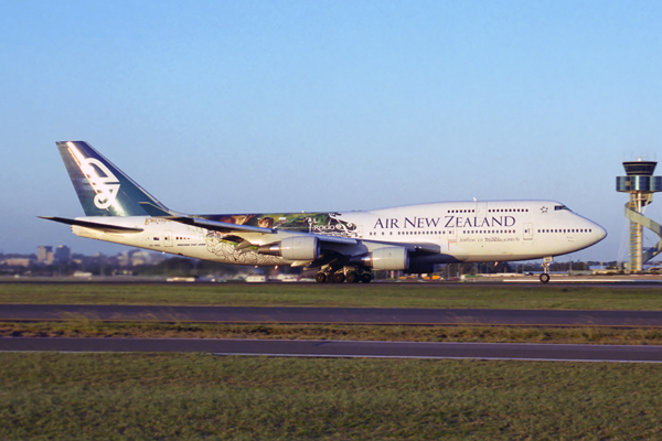 AIR NEW ZEALAND BOEING 747 400 SYD RF 1712 27.jpg