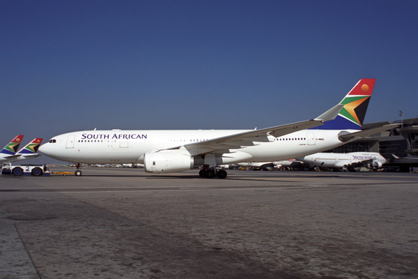 SOUTH AFRICAN AIRBUS A330 200 JNB RF 1715 33.jpg