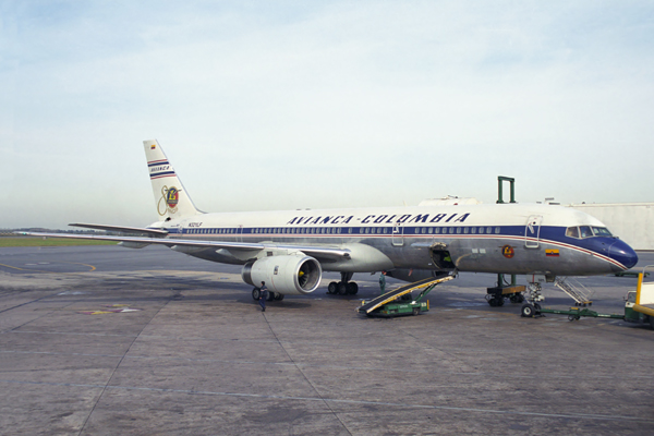 AVIANCA COLOMBIA BOEING 757 200 EZE RF 1725 6.jpg