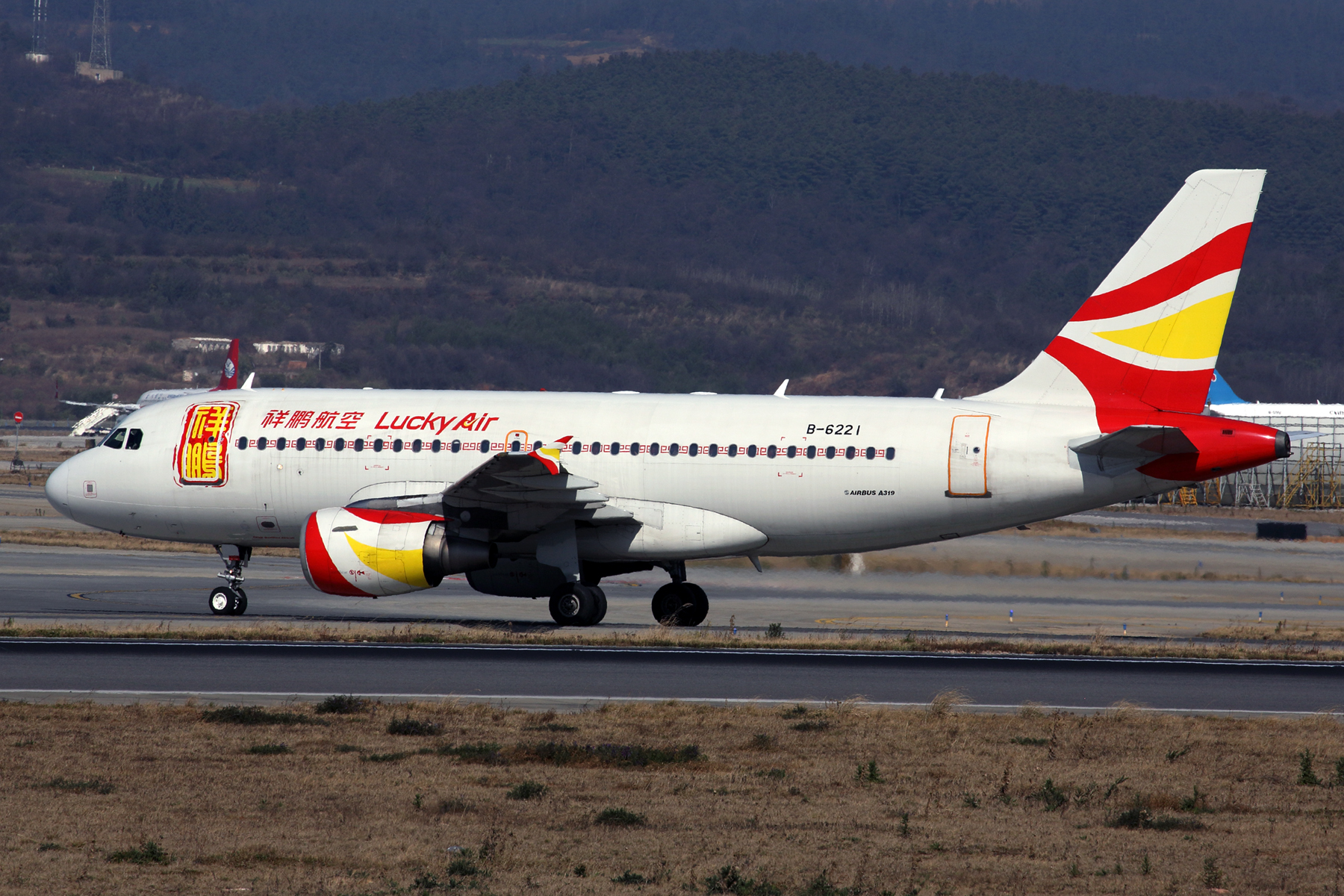 LUCKY AIR AIRBUS A319 KMG RF 5K5A7494.jpg