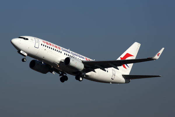 CHINA EASTERN BOEING 737 700 KMG RF 5K5A7350.jpg