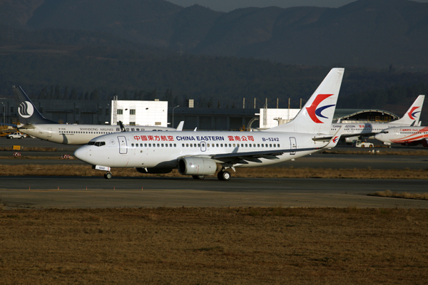 CHINA EASTERN BOEING 737 700 KMG RF 5K5A7232.jpg