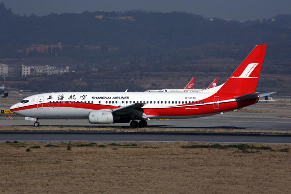 SHANGHAI AIRLINES BOEING 737 800 KMG RF 5K5A7422.jpg