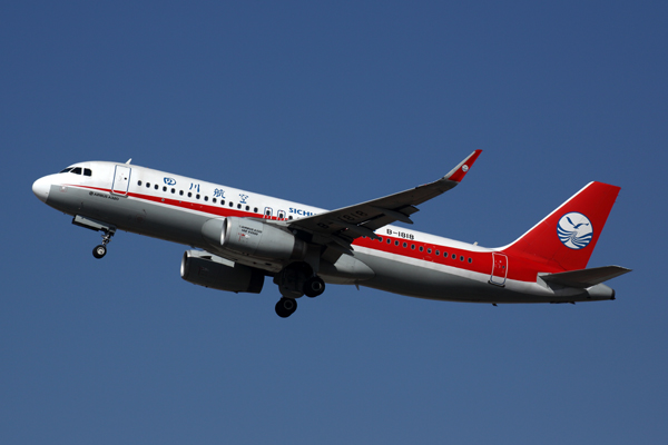 SICHUAN AIRLINES AIRBUS A320 KMG RF 5K5A7551.jpg