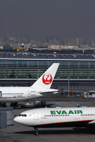 EVA AIR JAPAN AIRLINES AIRCRAFT HND RF 5K5A8364.jpg