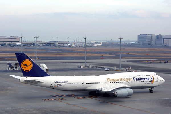 LUFTHANSA BOEING 747 800 HND RF 5K5A8588.jpg