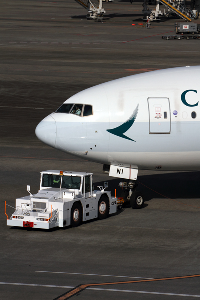 CATHAY PACIFIC BOEING 777 300ER HND RF IMG_8344.jpg