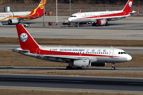 SICHUAN AIRLINES AIRBUS A319 KMG RF 5K5A7582.jpg