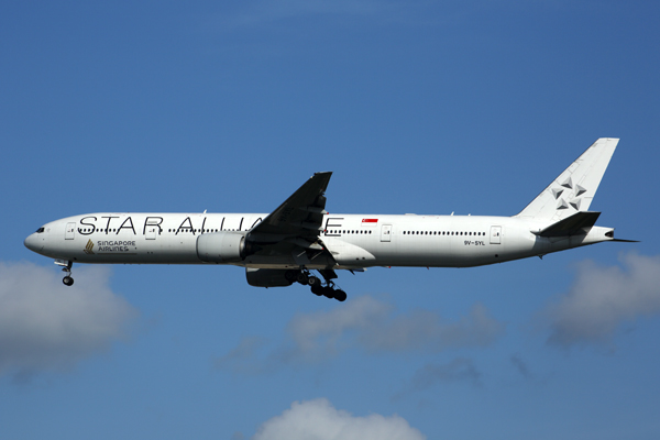 SINGAPORE AIRLINES BOEING 777 300ER SIN RF 5K5A8216.jpg