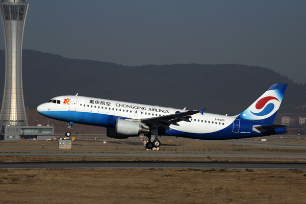 CHONGQING AIRLINES AIRBUS A320 KMG RF 5K5A7380.jpg