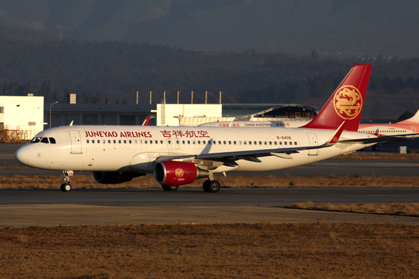 JUNEYAO AIRLINES AIRBUS A320 KMG RF 5K5A7194.jpg