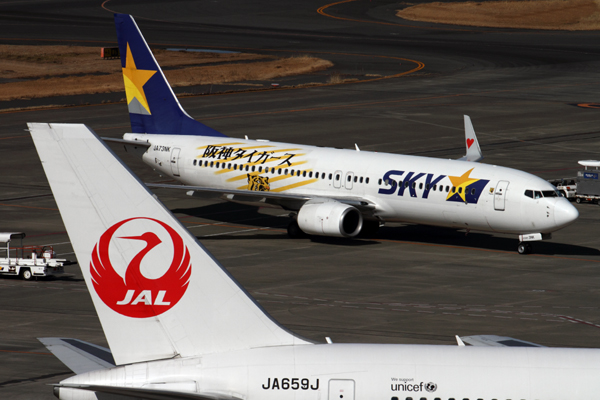 JAPAN AIRLINES SKYMARK AIRCRAFT HND RF IMG_8333.jpg