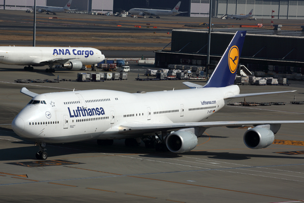 LUFTHANSA BOEING 747 800 HND RF 5K5A8378.jpg