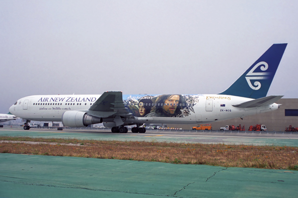 AIR NEW ZEALAND BOEING 767 300 LAX RF 1751 12.jpg