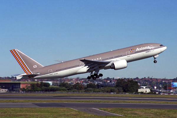 ASIANA BOEING 777 200 SYD RF 1758 30.jpg