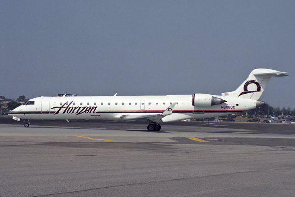 HORIZON CANADAIR CRJ700 LAX RF 1746 14.jpg