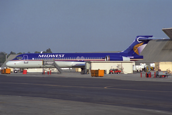 MIDWEST BOEING 717 LGB RF 1748 15.jpg