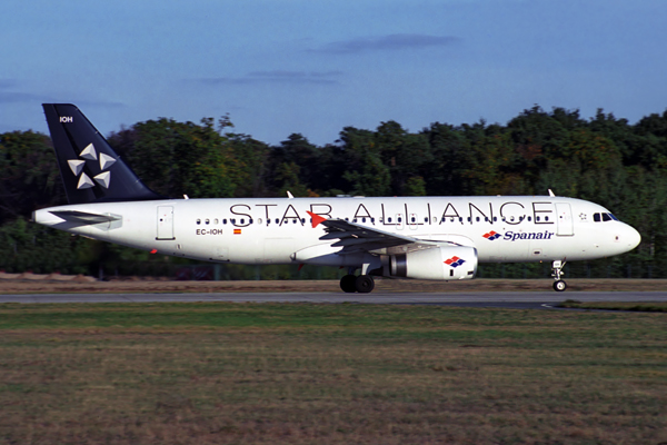 SPANAIR AIRBUS A320 FRA RF 1765 20.jpg