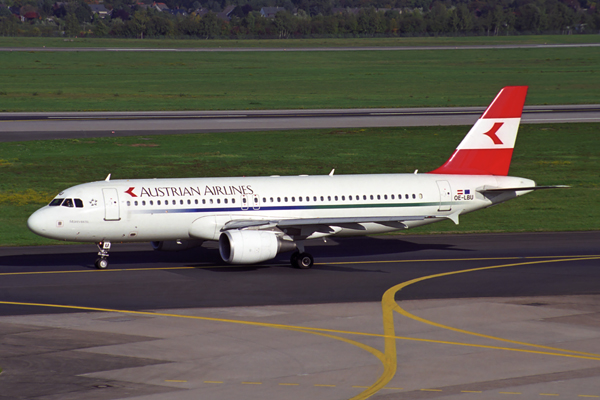 AUSTRIAN AIRLINES AIRBUS A320 DUS RF 1771 18.jpg