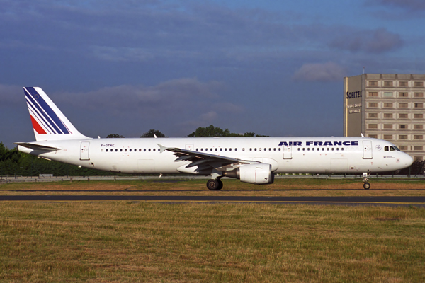 AIR FRANCE AIRBUS A321 CDG RF 1850 30.jpg