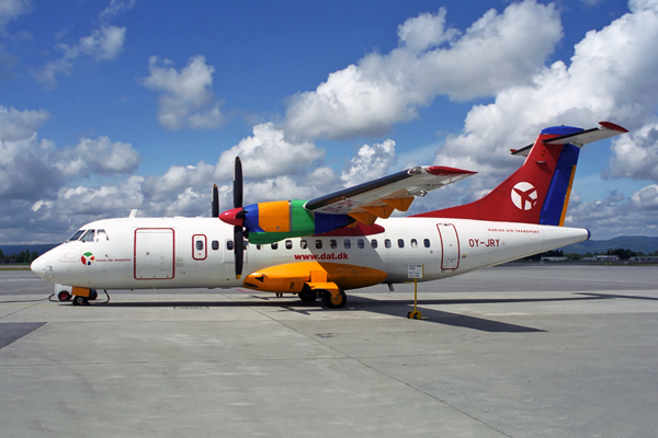 DANISH AIR TRANSPORT ATR42 OSL RF 1855 35.jpg