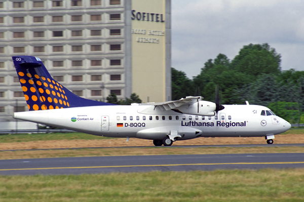LUFTHANSA REGIONAL ATR42 CDG RF 1851 29.jpg
