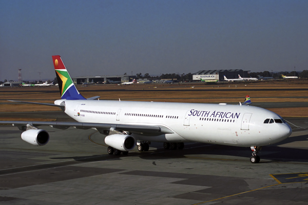 SOUTH AFRICAN AIRBUS A340 300 JNB RF 1871 15.jpg