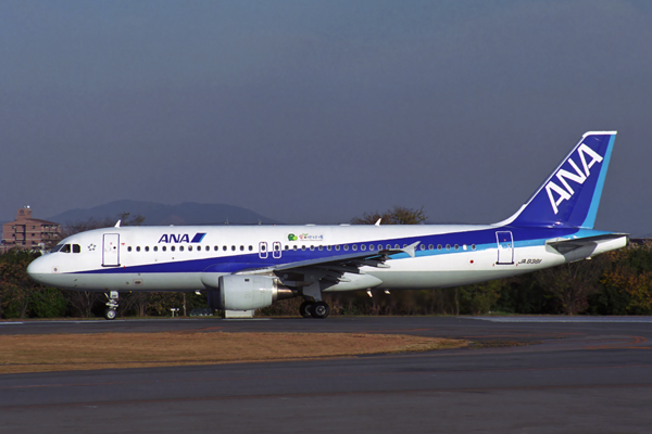 ANA AIRBUS A320 NGO RF 1921 5.jpg