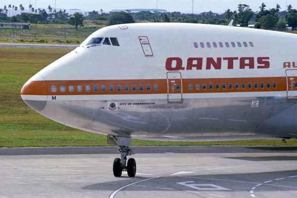 QANTAS BOEING 747 200 NAN RF 100 30.jpg