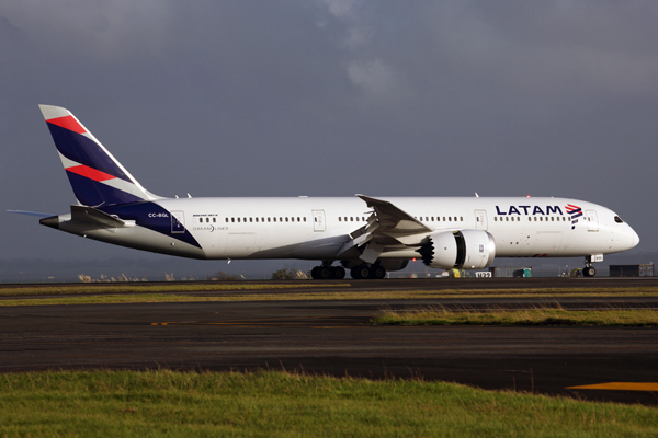 LATAM BOEING 787 9 AKL RF 5K5A9494.jpg