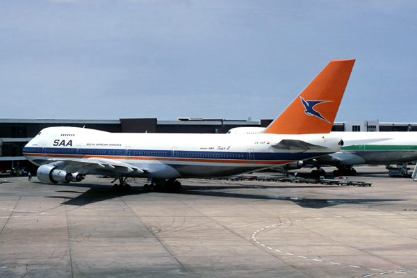 SOUTH AFRICAN BOEING 747 200 SYD RF 481 20.jpg